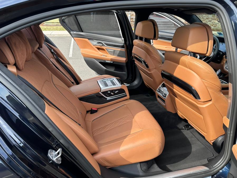 2016 BMW 7-Series 4dr Sdn 750i xDrive AWD photo