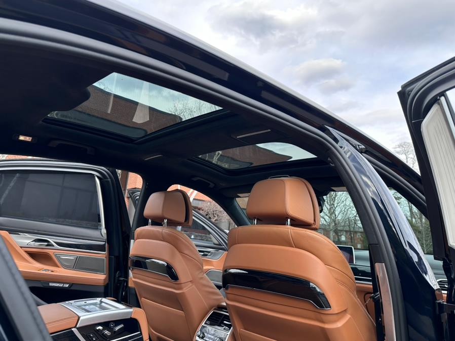 2016 BMW 7-Series 4dr Sdn 750i xDrive AWD photo