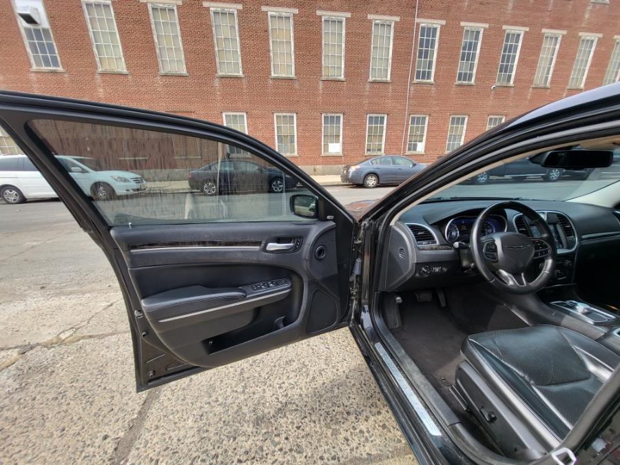 2017 Chrysler 300 300C AWD photo