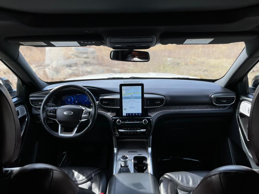 2021 Ford Explorer Platinum 4WD photo