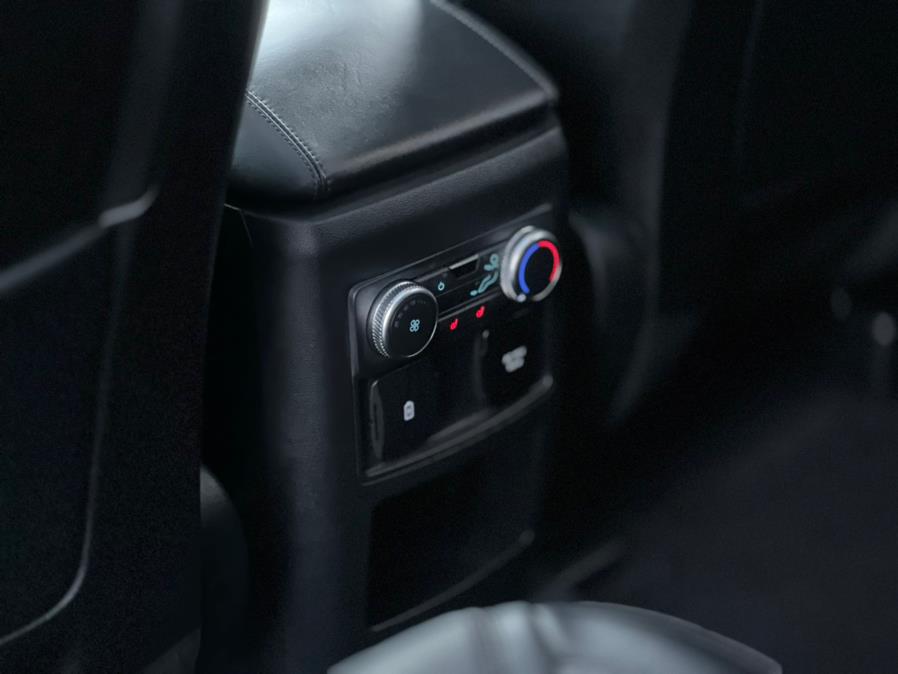 2020 Ford Explorer Platinum 4WD photo