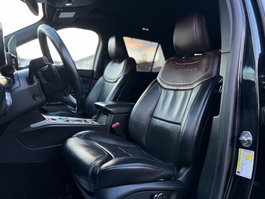 2020 Ford Explorer Platinum 4WD photo
