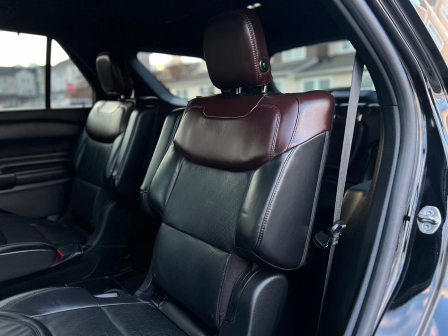 2020 Ford Explorer Platinum 4WD photo