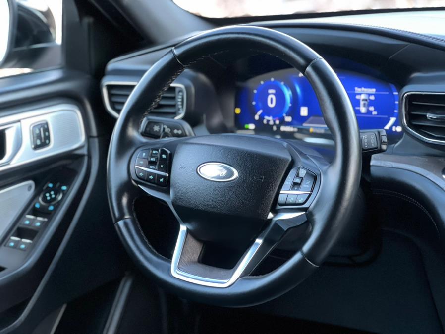 2020 Ford Explorer Platinum 4WD photo