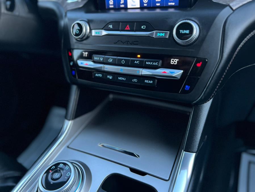 2020 Ford Explorer Platinum 4WD photo