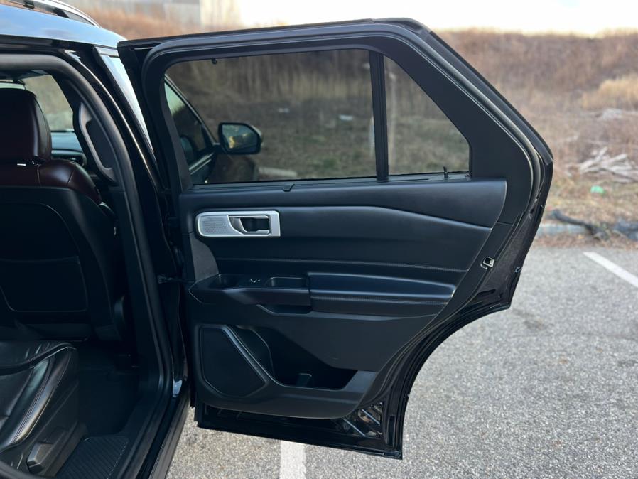 2020 Ford Explorer Platinum 4WD photo