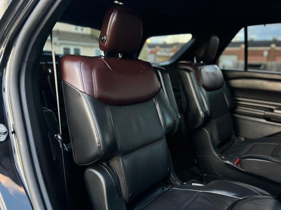 2020 Ford Explorer Platinum 4WD photo