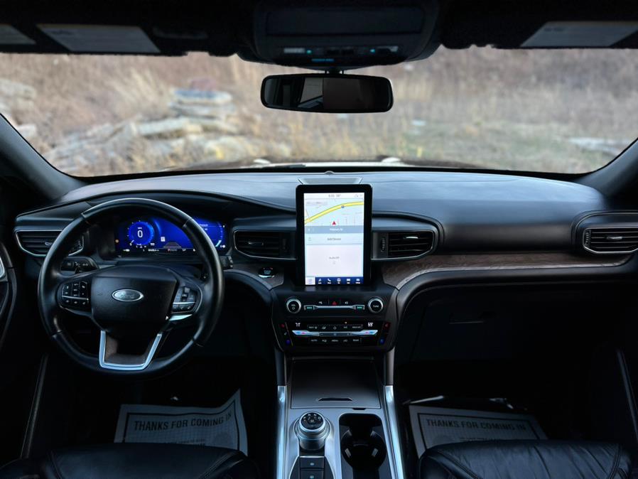 2020 Ford Explorer Platinum 4WD photo
