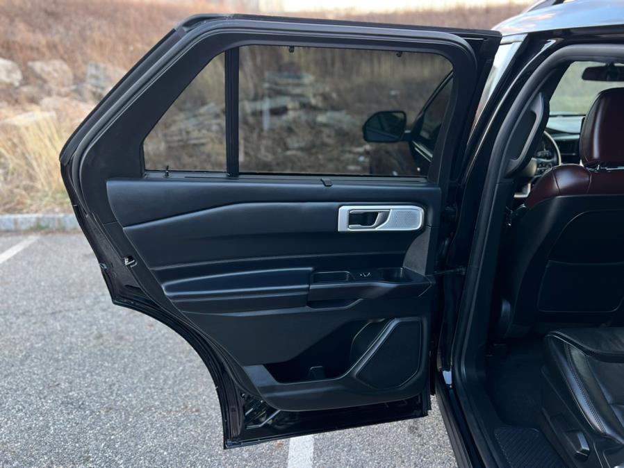 2020 Ford Explorer Platinum 4WD photo