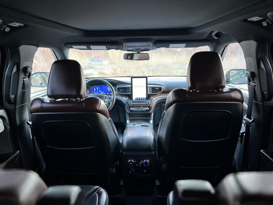 2020 Ford Explorer Platinum 4WD photo