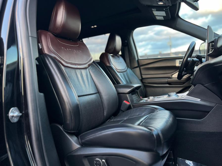 2020 Ford Explorer Platinum 4WD photo