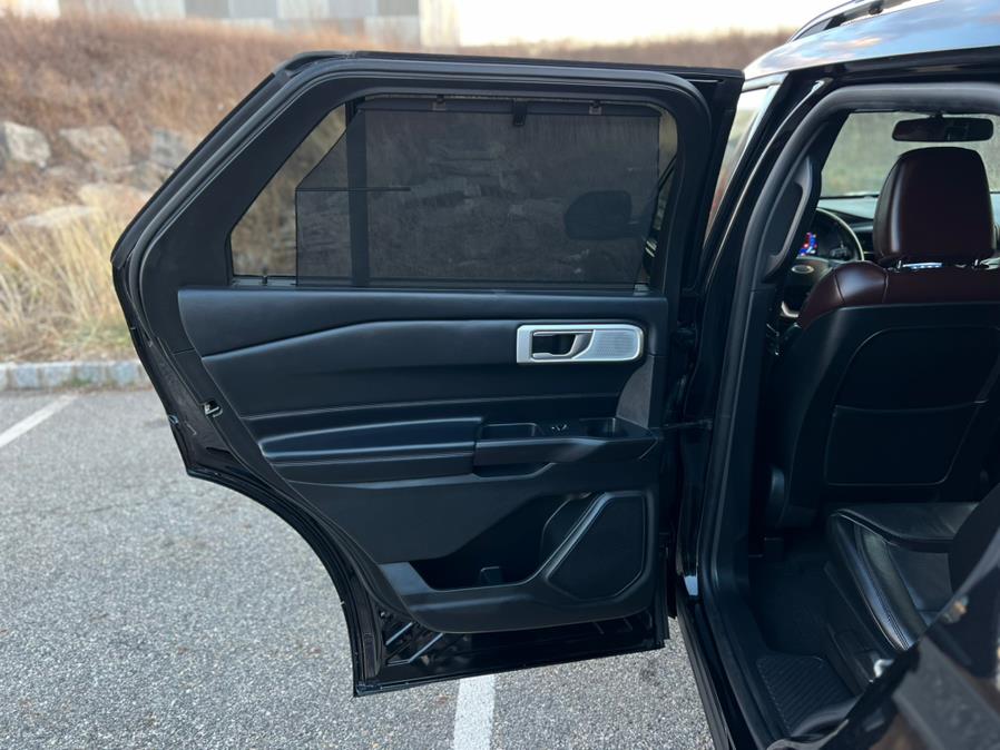 2020 Ford Explorer Platinum 4WD photo