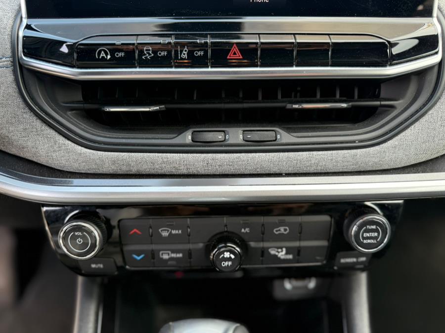 2024 Jeep Compass Latitude 4x4 photo