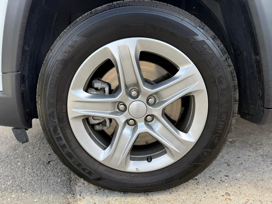2024 Jeep Compass Latitude 4x4 photo