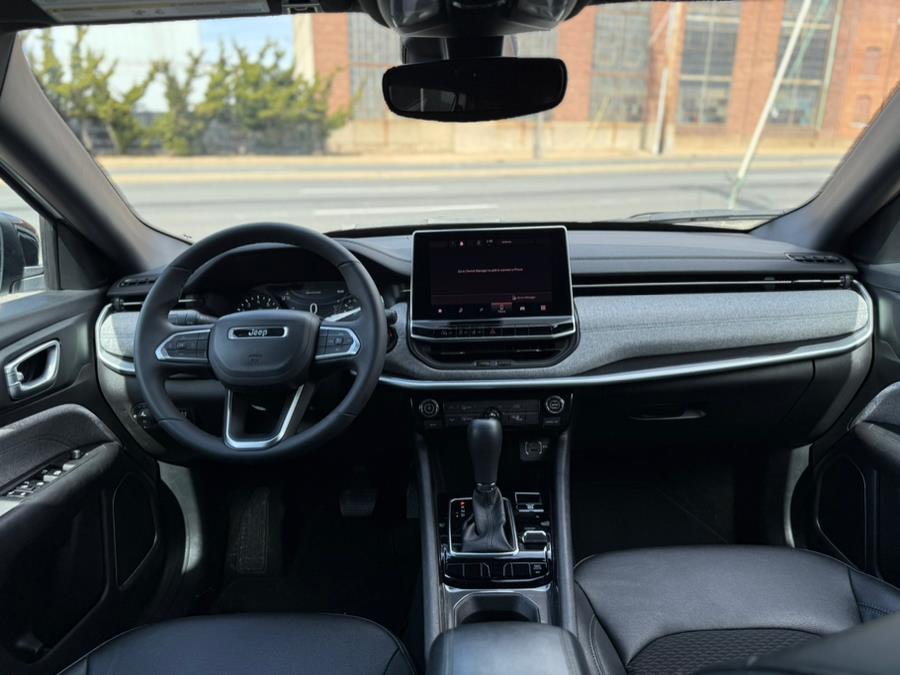 2024 Jeep Compass Latitude 4x4 photo