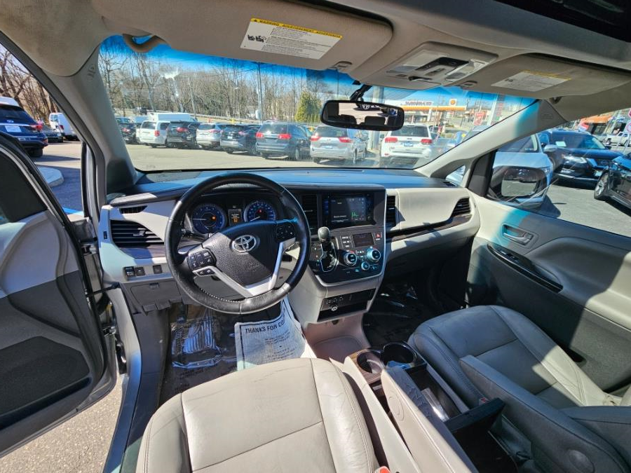 2015 Toyota Sienna 5dr 8-Pass Van XLE Premium  FW photo