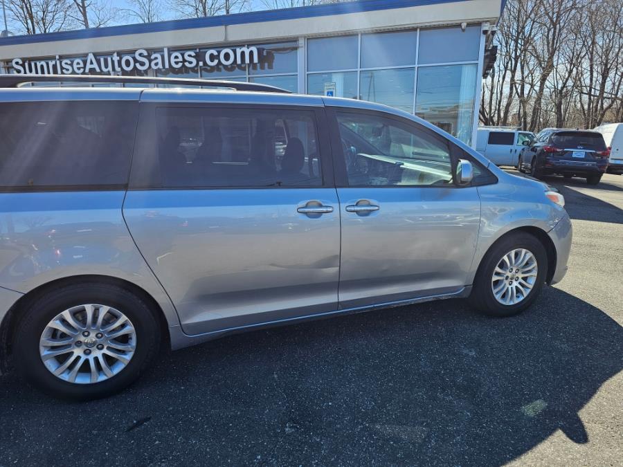 2015 Toyota Sienna 5dr 8-Pass Van XLE Premium  FW photo
