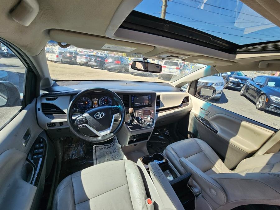 2015 Toyota Sienna 5dr 8-Pass Van XLE Premium  FW photo
