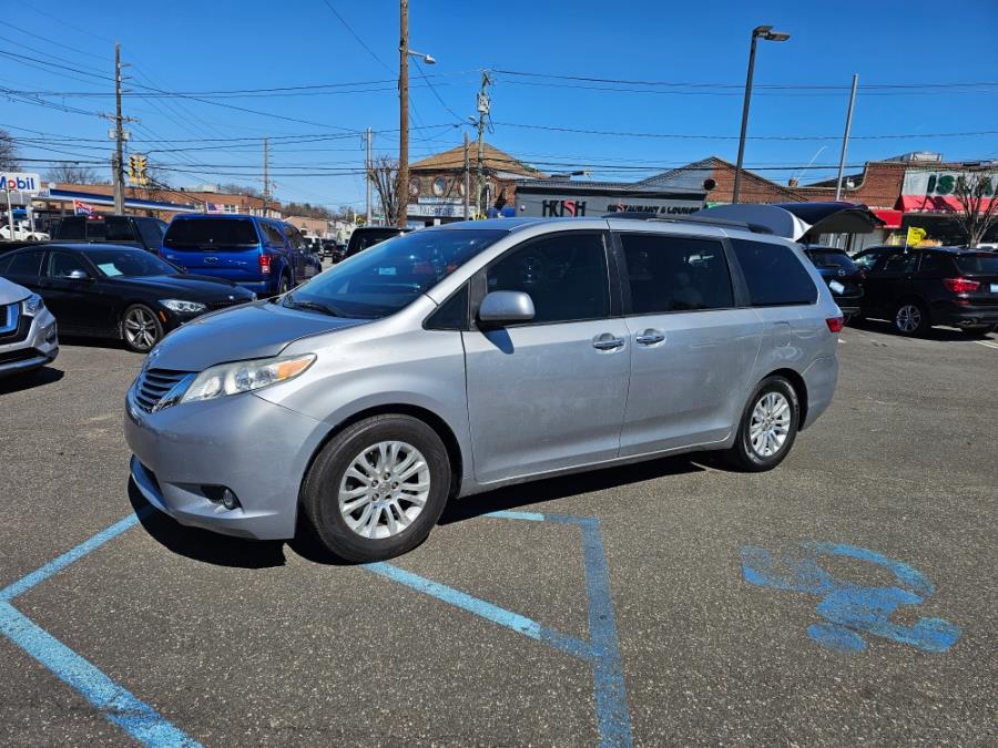 2015 Toyota Sienna 5dr 8-Pass Van XLE Premium  FW photo