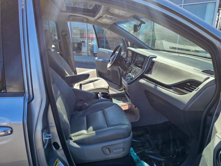 2015 Toyota Sienna 5dr 8-Pass Van XLE Premium  FW photo