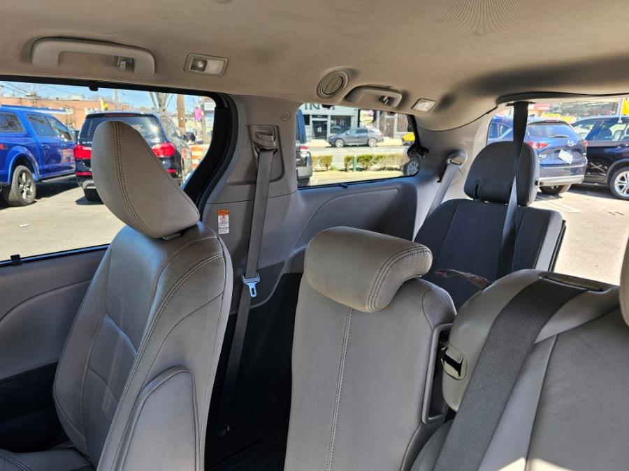 2015 Toyota Sienna 5dr 8-Pass Van XLE Premium  FW photo