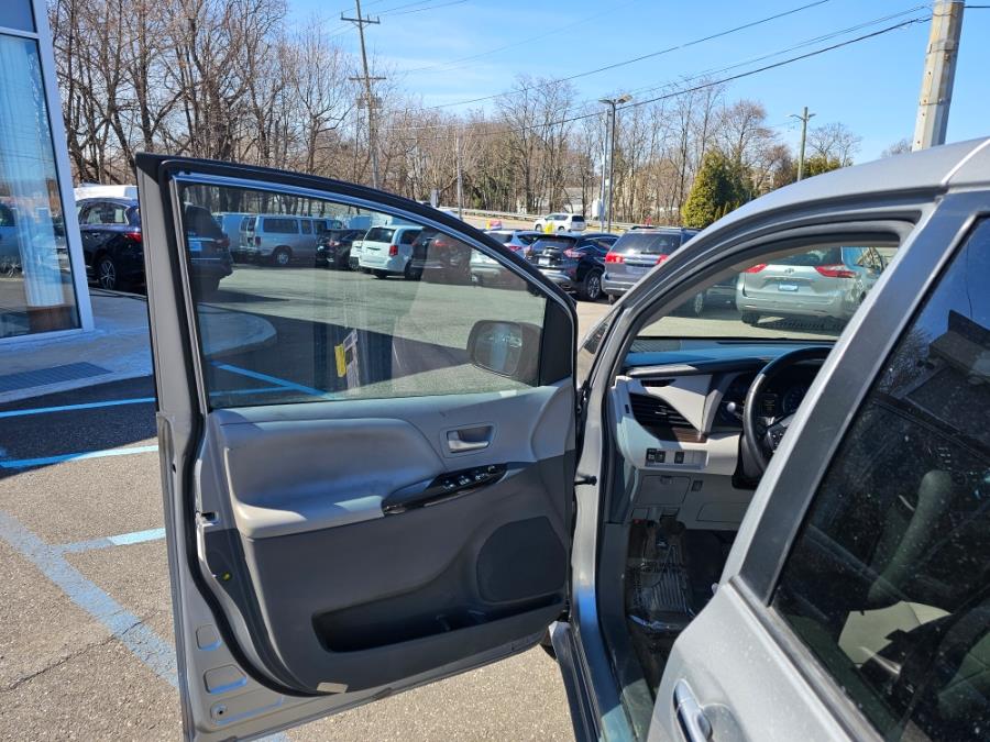 2015 Toyota Sienna 5dr 8-Pass Van XLE Premium  FW photo