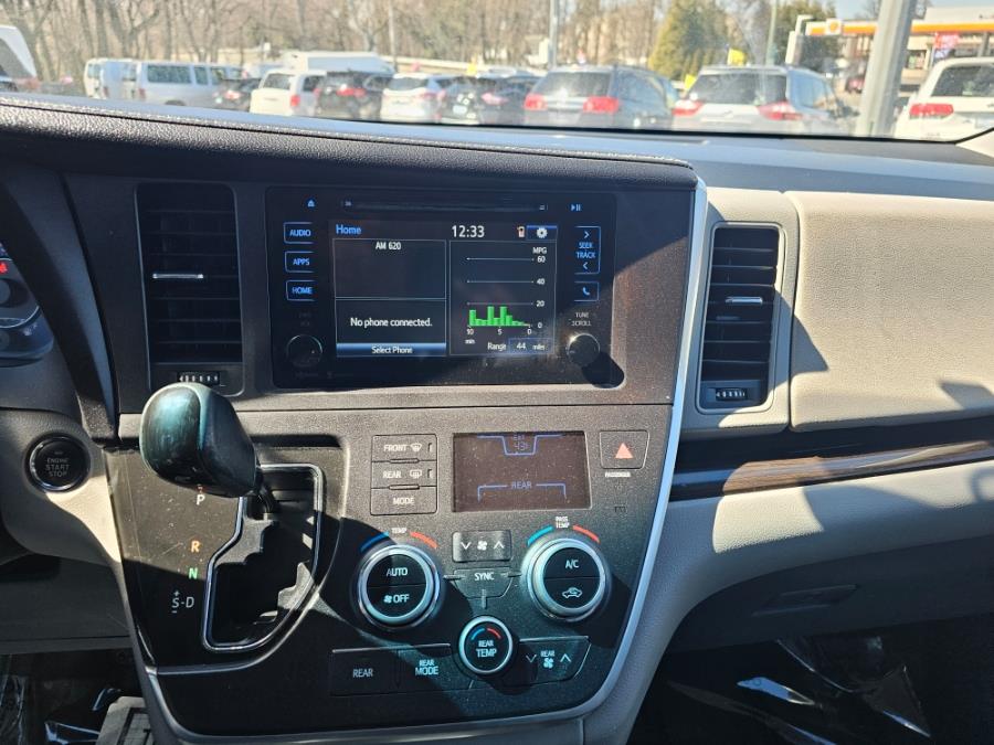 2015 Toyota Sienna 5dr 8-Pass Van XLE Premium  FW photo