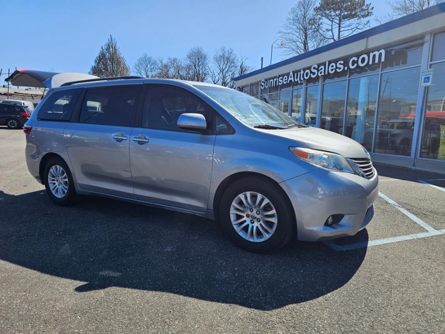 2015 Toyota Sienna 5dr 8-Pass Van XLE Premium  FW photo