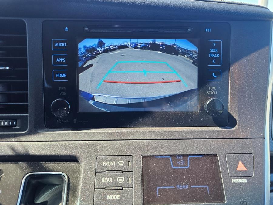 2015 Toyota Sienna 5dr 8-Pass Van XLE Premium  FW photo