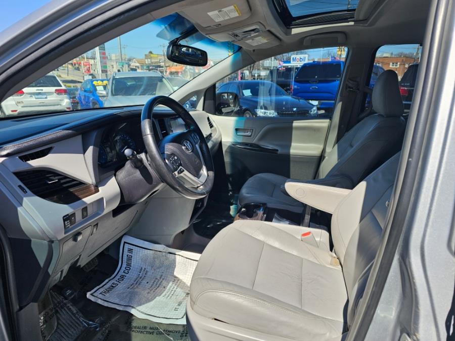 2015 Toyota Sienna 5dr 8-Pass Van XLE Premium  FW photo