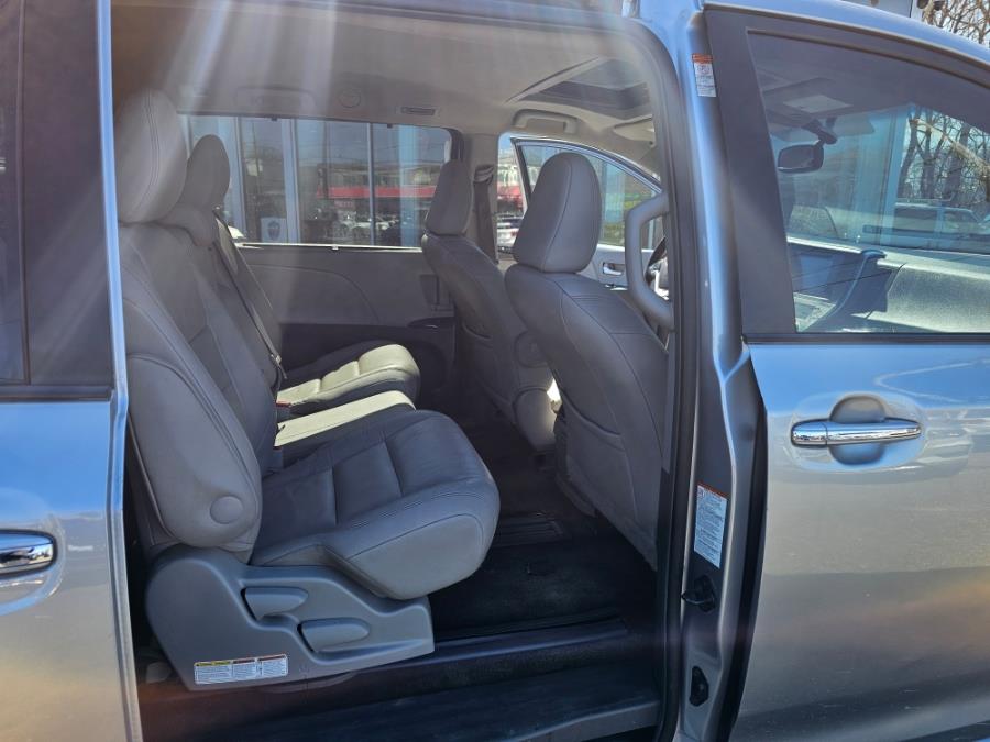 2015 Toyota Sienna 5dr 8-Pass Van XLE Premium  FW photo