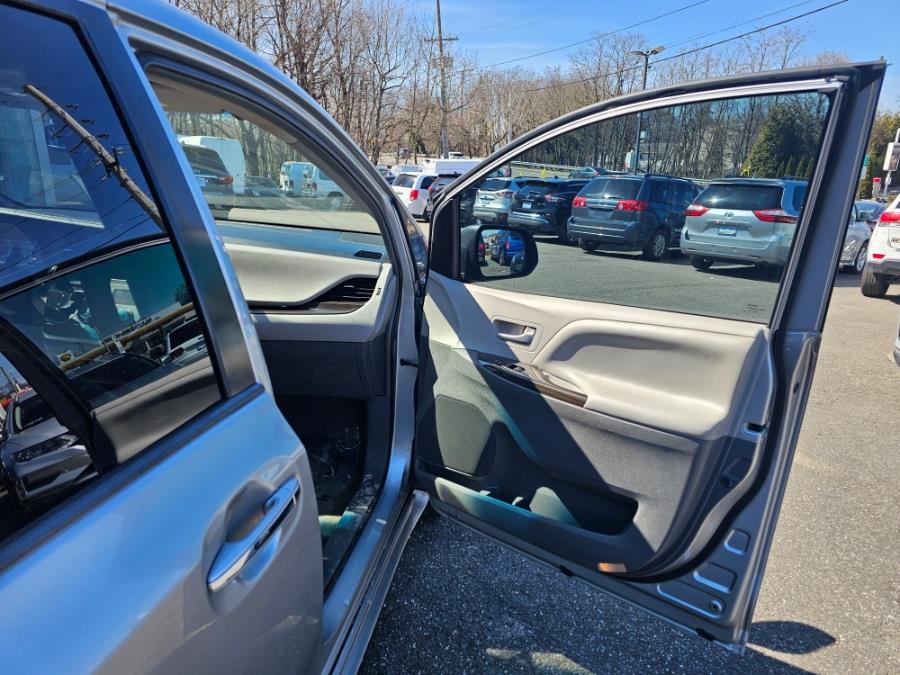 2015 Toyota Sienna 5dr 8-Pass Van XLE Premium  FW photo