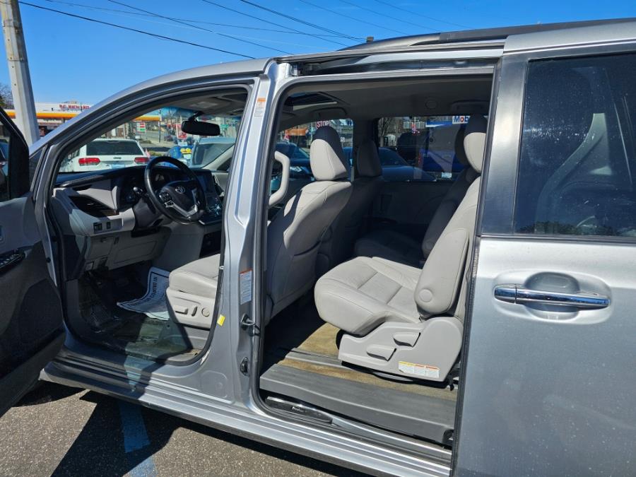 2015 Toyota Sienna 5dr 8-Pass Van XLE Premium  FW photo