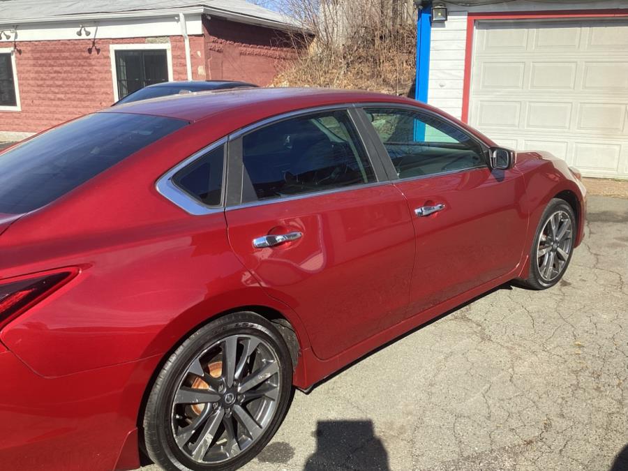 2017 Nissan Altima 2.5 SR Sedan photo