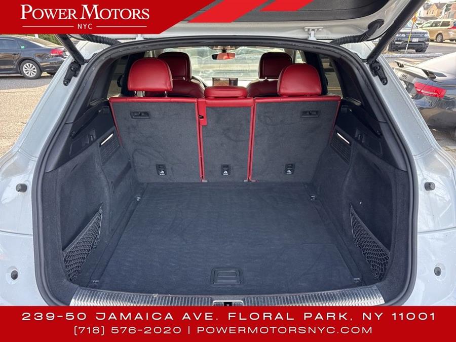 2021 Audi SQ5 Premium Plus photo