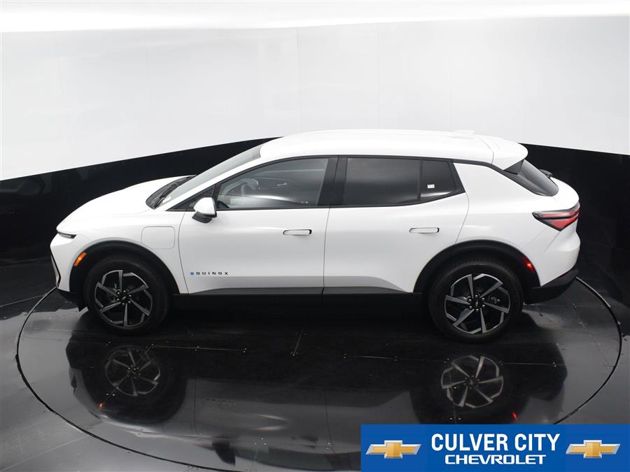 2025 Chevrolet Equinox EV LT photo