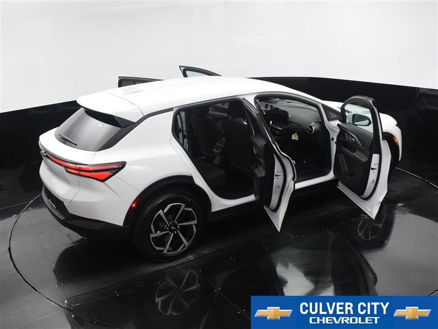 2025 Chevrolet Equinox EV LT photo