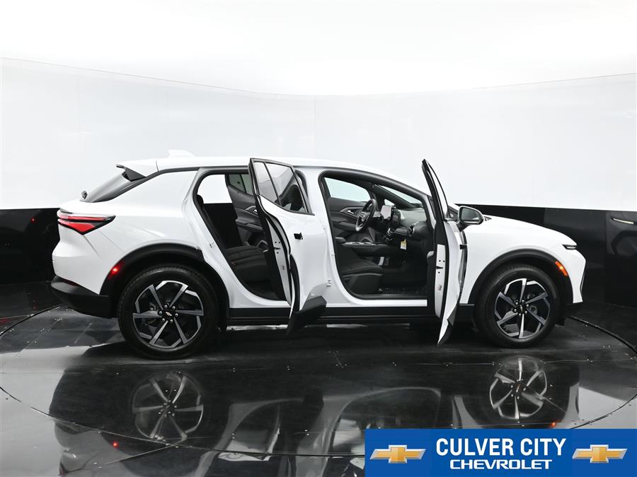 2025 Chevrolet Equinox EV LT photo
