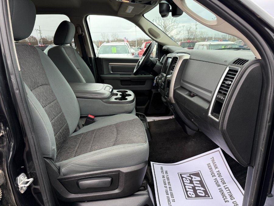 2017 RAM 1500 4WD Crew Cab 140.5