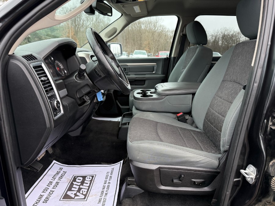 2017 RAM 1500 4WD Crew Cab 140.5