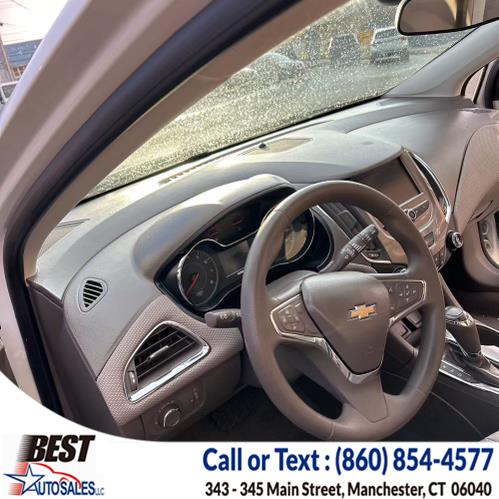 2017 Chevrolet Cruze 4dr HB 1.4L LT w/1SD photo