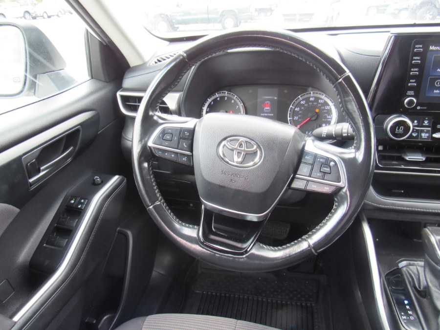 2021 Toyota Highlander LE photo
