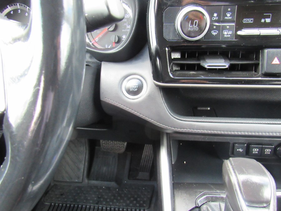 2021 Toyota Highlander LE photo