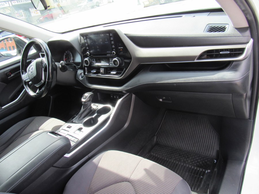 2021 Toyota Highlander LE photo