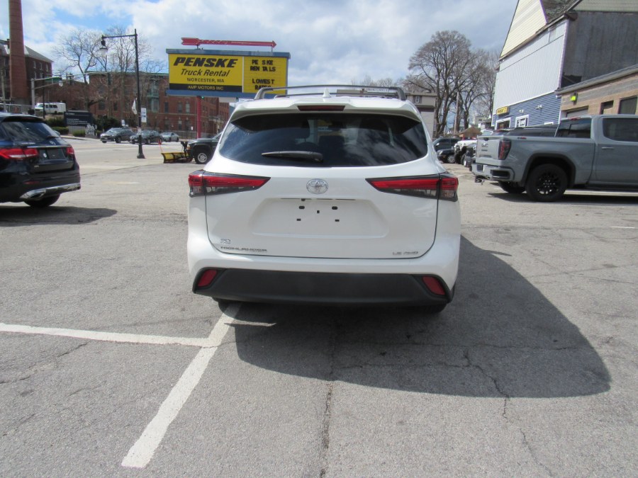 2021 Toyota Highlander LE photo