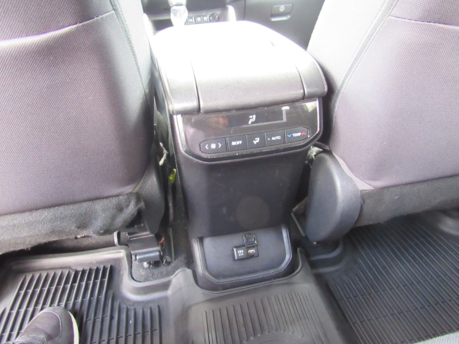 2021 Toyota Highlander LE photo