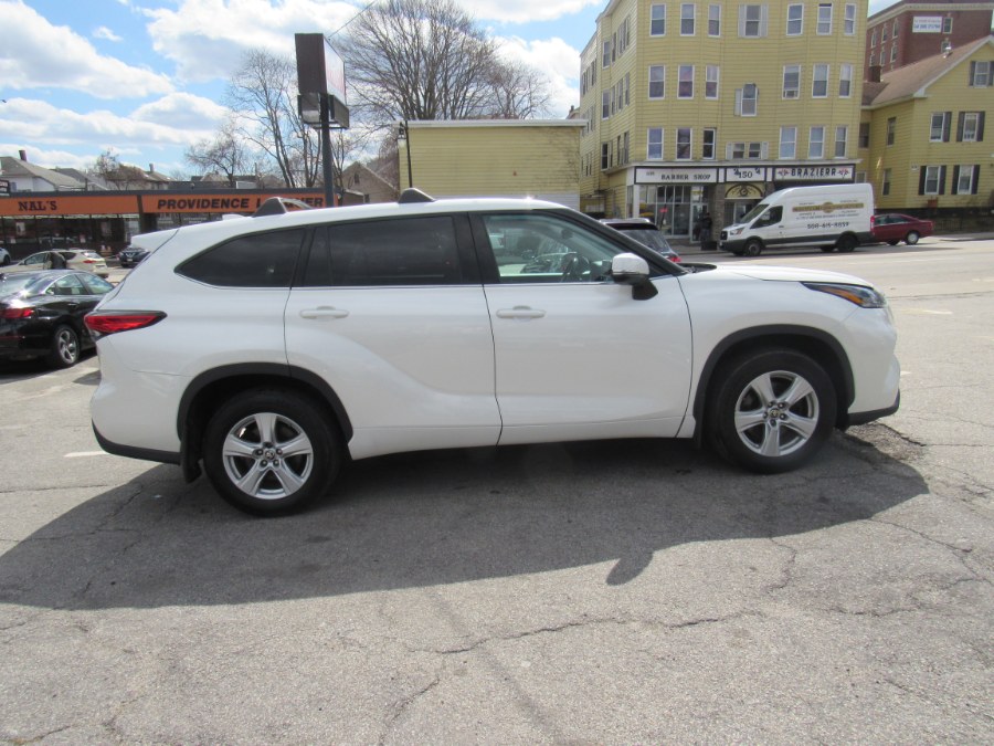 2021 Toyota Highlander LE photo
