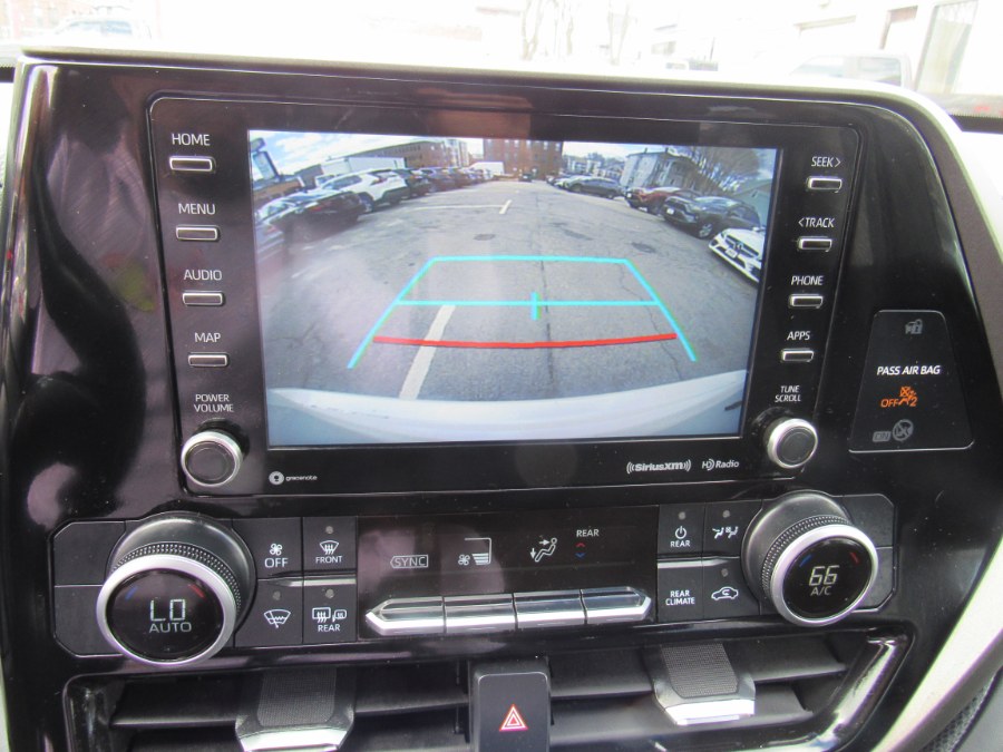 2021 Toyota Highlander LE photo