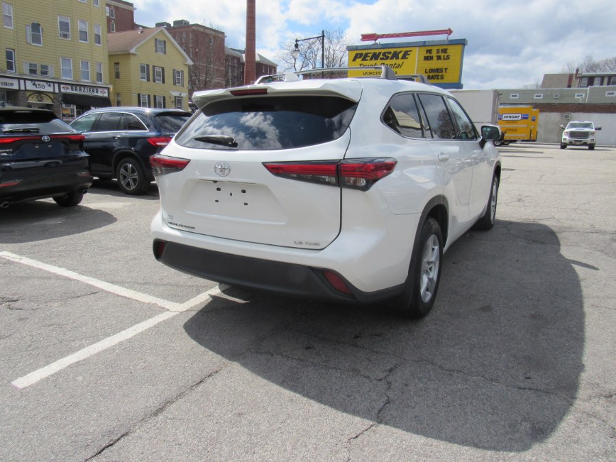 2021 Toyota Highlander LE photo