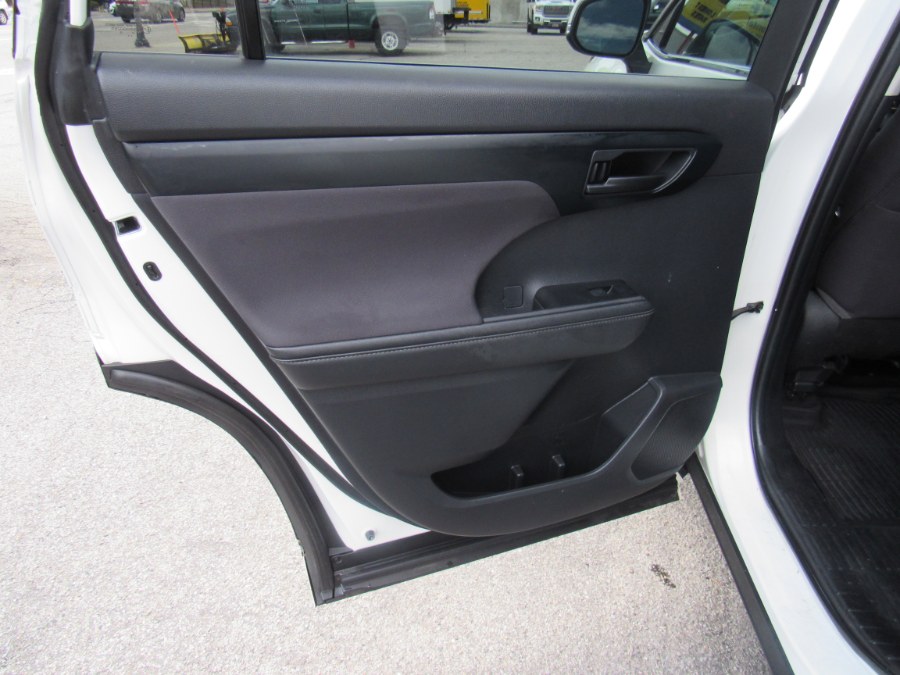 2021 Toyota Highlander LE photo